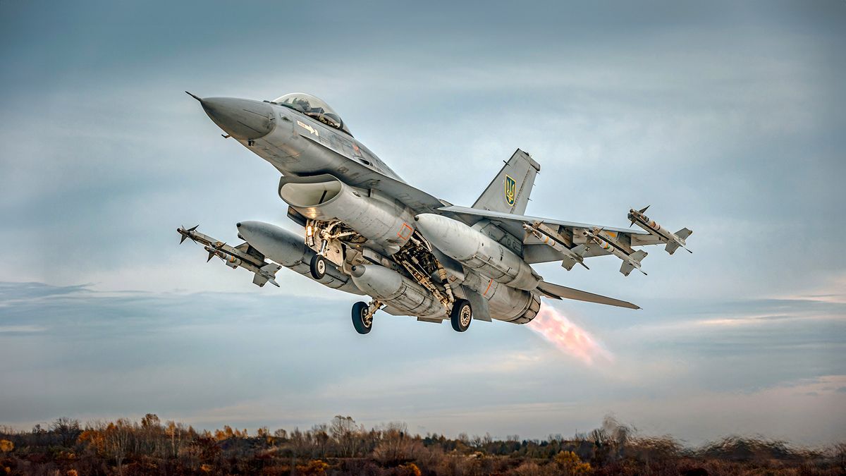 Під час відбиття російської атаки розбився винищувач F-16 