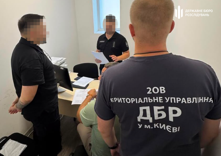 ДБР повідомило перші результати масштабних обшуків у ТЦК в межах операції «Чесний призов»