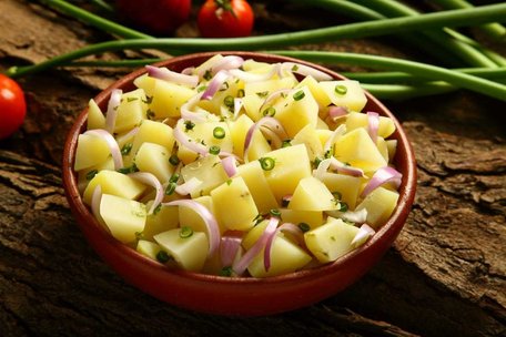 Маринована молода картопля з чилі. Рецепт дня