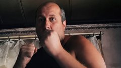 Психічно хворий блогер з Коломиї записує на відео знущання над рідними