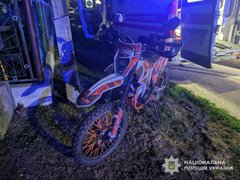 Підліток помер за кермом мотоцикла після того, як на смерть збив закарпатку