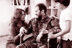 «Навіщо допомагати війні, якщо ми можемо допомогти її жертвам?»