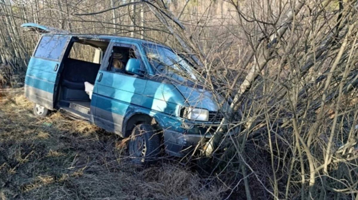 Суд звільнив від покарання двох волинян, які протаранили бус ТЦК і побили військових