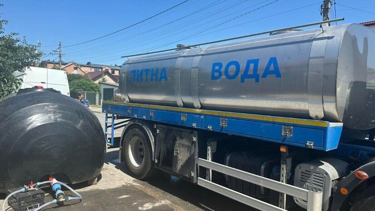 На період сильної спеки у Рудно та Малехові встановили резервуари з питною водою