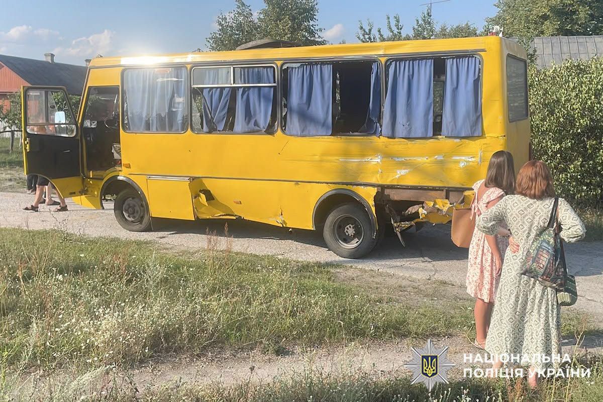 Вантажівка врізалася в рейсовий автобус у Нетішині, четверо постраждалих 
