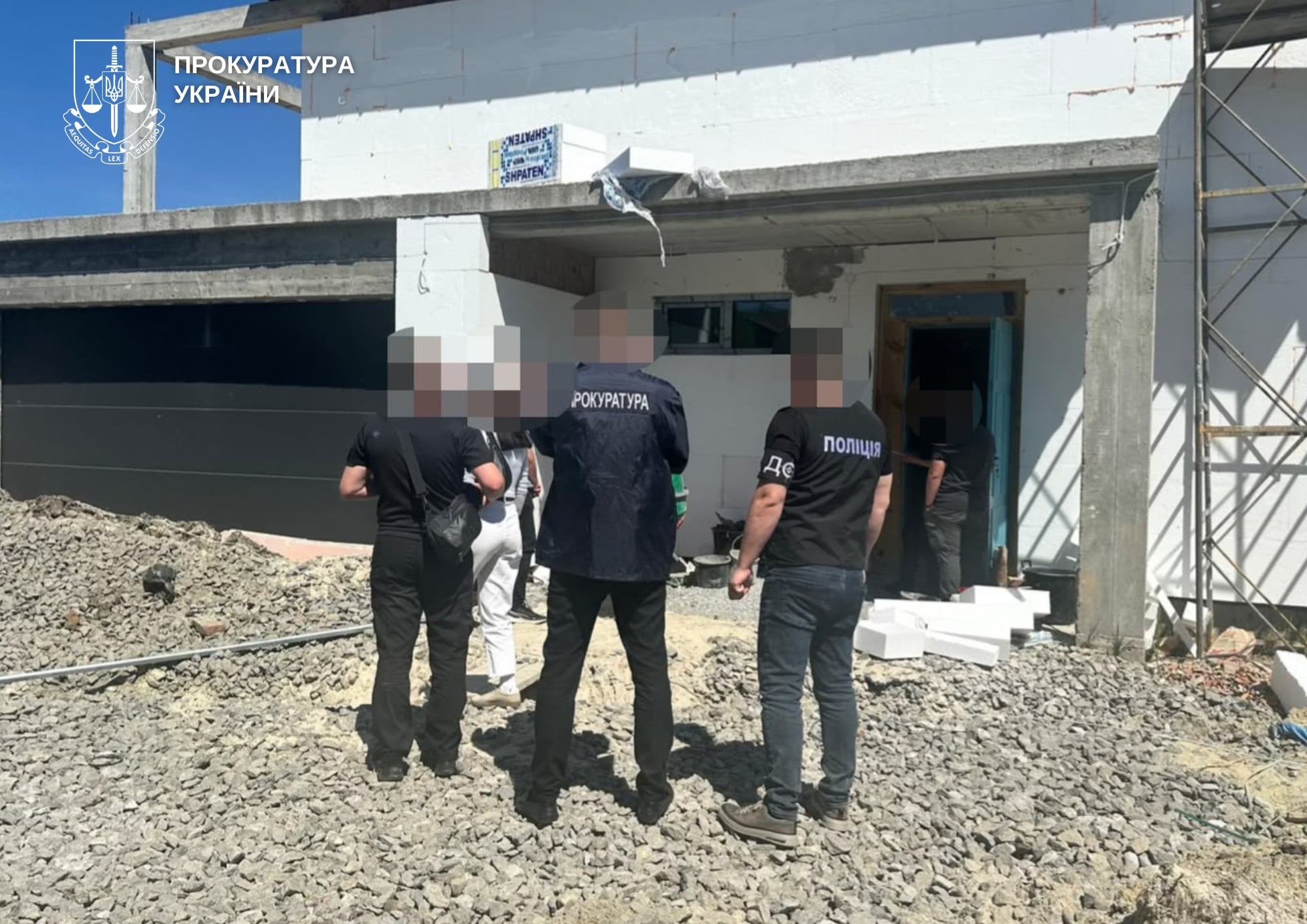 Працівників залізниці відправляли будувати приватний будинок поблизу Львова (фото прокуратури)