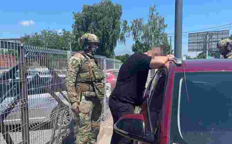 ДБР викрило правоохоронця та військового у СЗЧ на організації дезертирства інших бійців