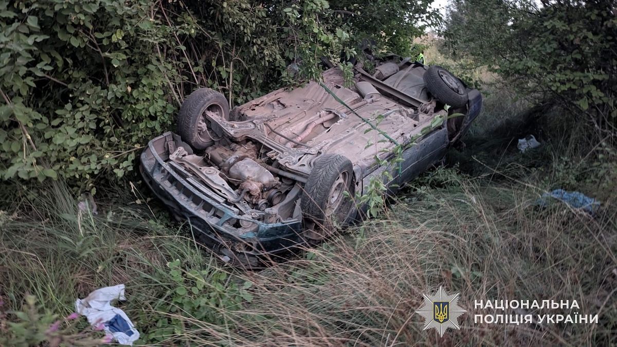 На Львівщині водій Volkswagen загинув через перекидання автомобіля