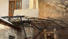 Суд зобов’язав львів’янку демонтувати самовільний балкон на пам’ятці архітектури