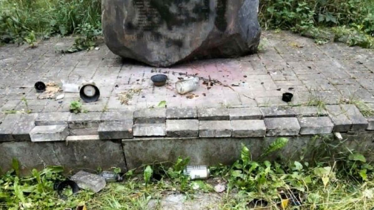 У Польщі вандали пошкодили український військовий меморіал