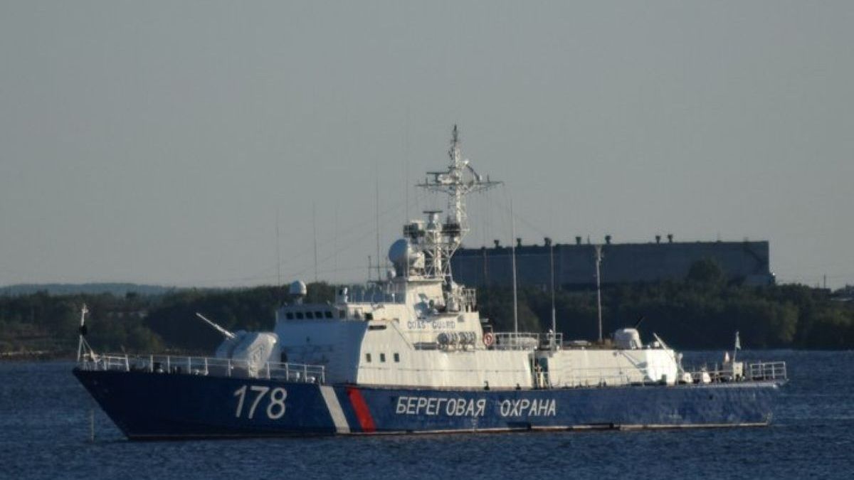 Українські дрони атакували два кораблі берегової охорони ФСБ у Керчі