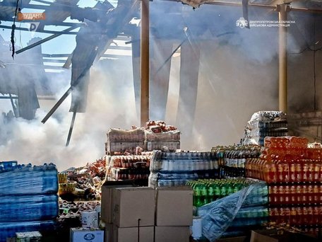 Росіяни бʼють по складах: чи загрожують Україні дефіцит та подорожчання продуктів