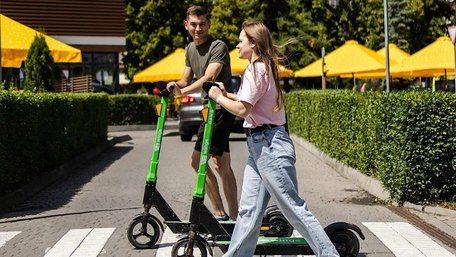 Uklon купив львівський сервіс прокату електросамокатів e-Wings за майже 98 млн грн