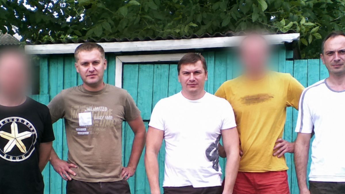 Родичі директора ДБР Олексія Сухачова почали видаляти фото з російської соцмережі