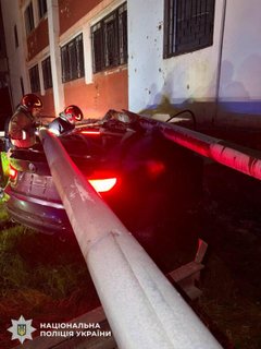 У Львові 26-річний водій BMW загинув, врізавшись у нежитлову будівлю