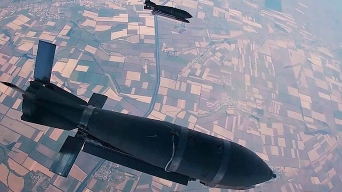 Росіяни вдарили по Сумах пʼятьма керованими авіабомбами, є постраждалі