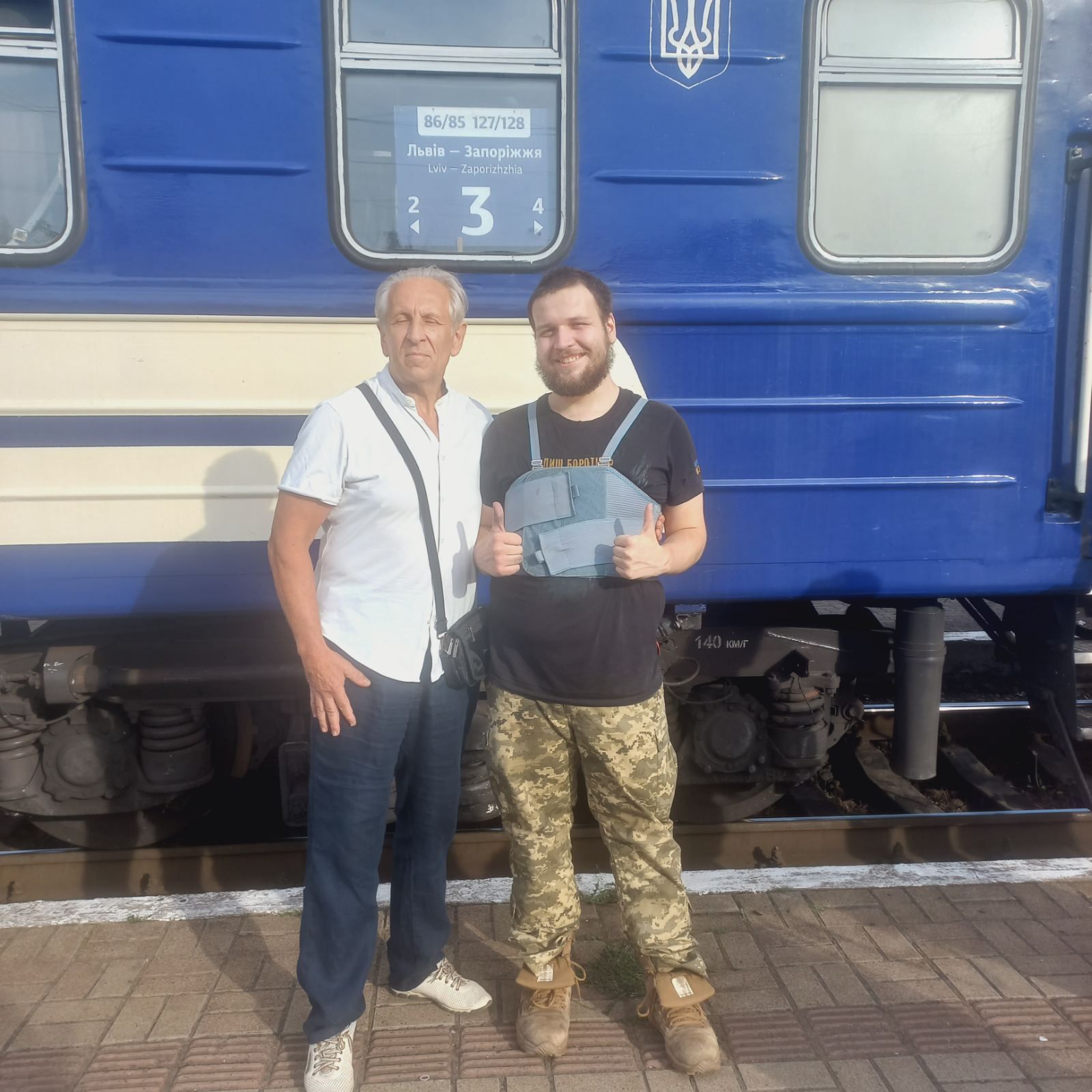 Професор Любомир Кулик провів Ендрю до поїзда, який прямує на Запоріжжя