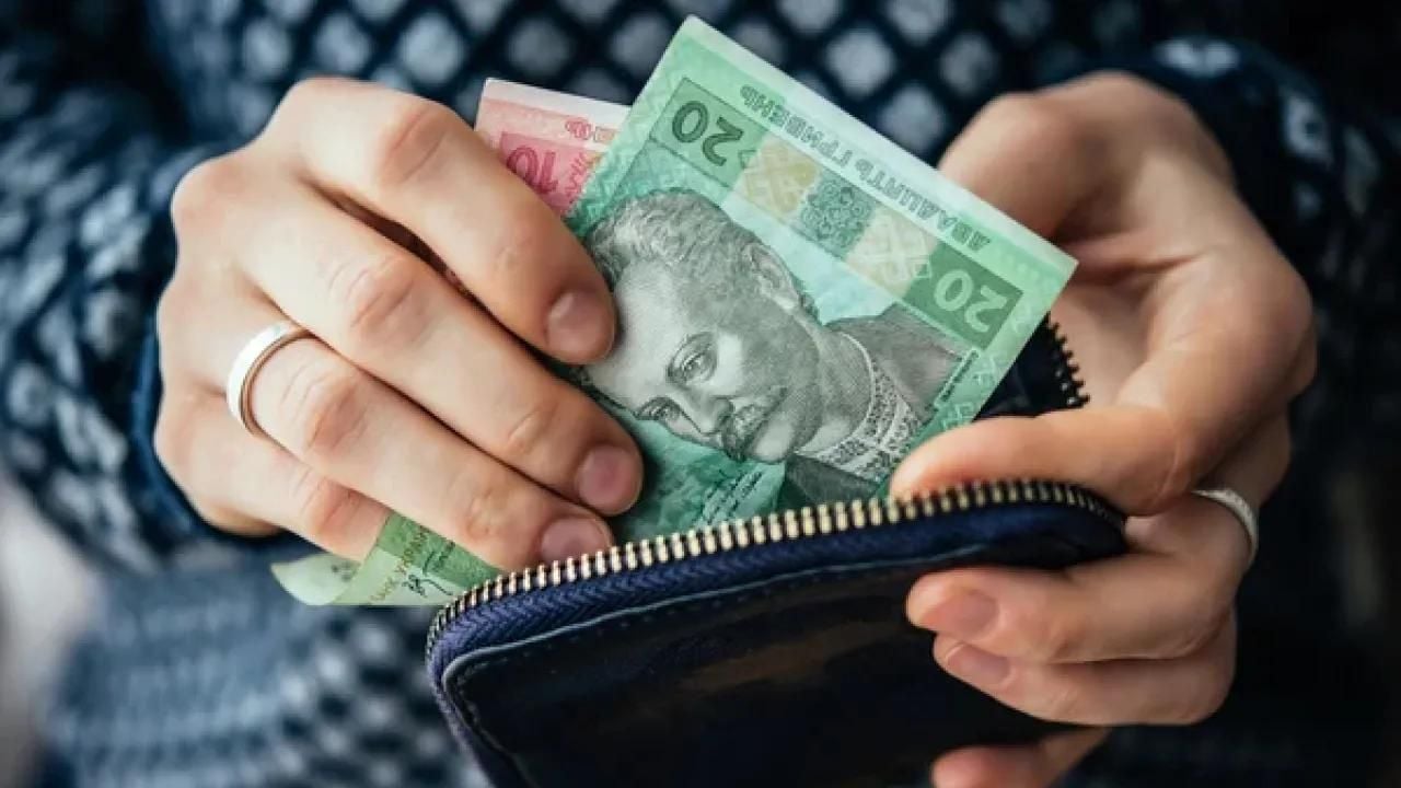 Виховання впливає на те, як людина оцінює вартість своєї праці. Фото ілюстративне