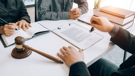 Нотаріуси перевірятимуть продавців нерухомості у реєстрі боржників: деталі нового закону