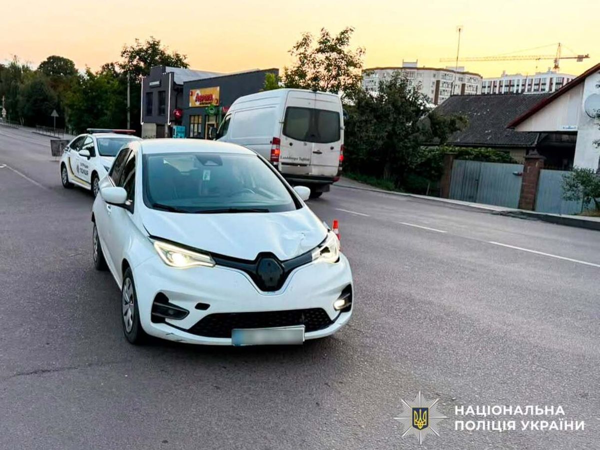 Водійка Renault на смерть збила пішохода у Дубні, який перебігав дорогу