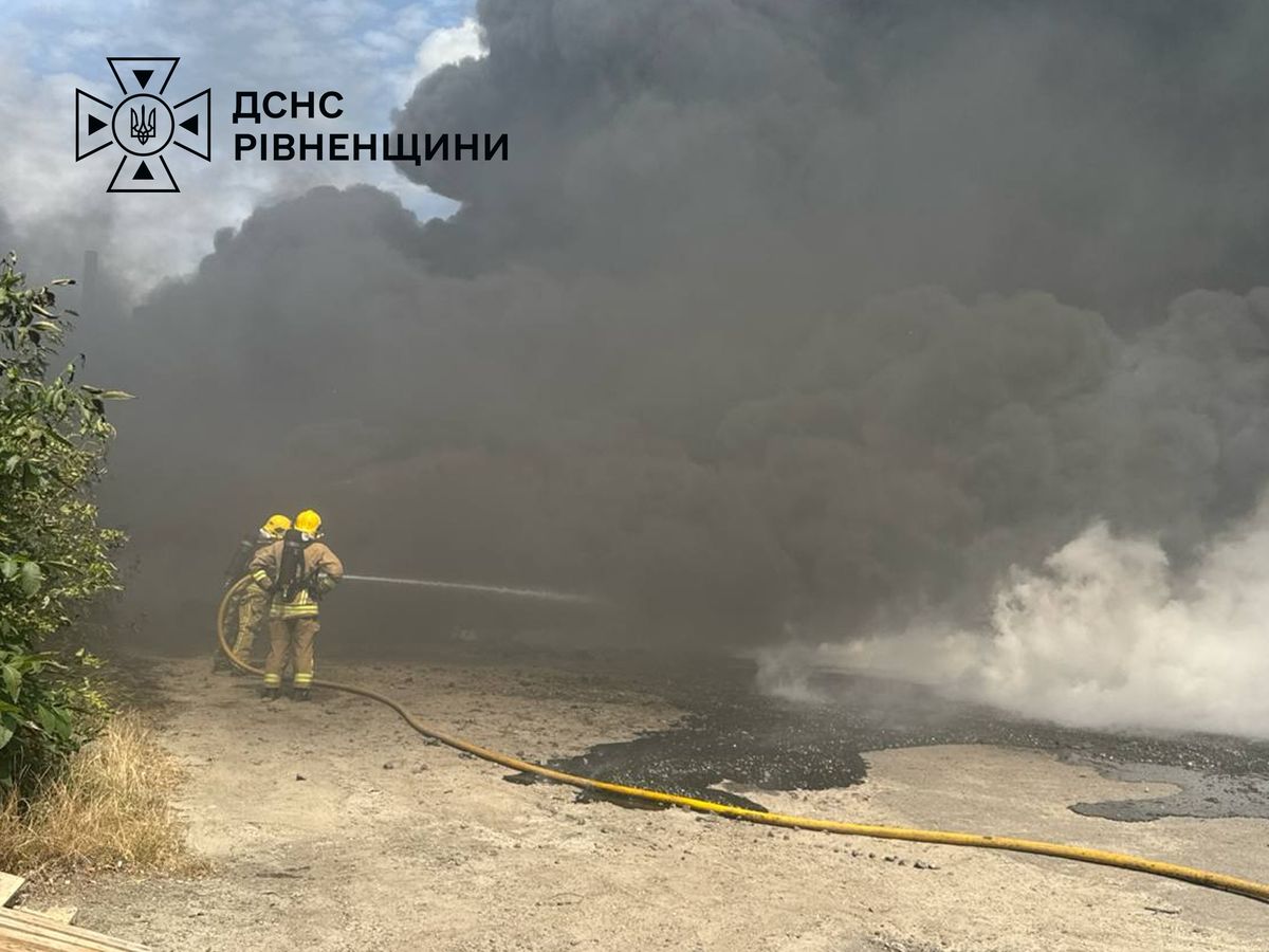 Після двох вибухів на Рівненщині загорілося підприємство з виробництва пінопласту