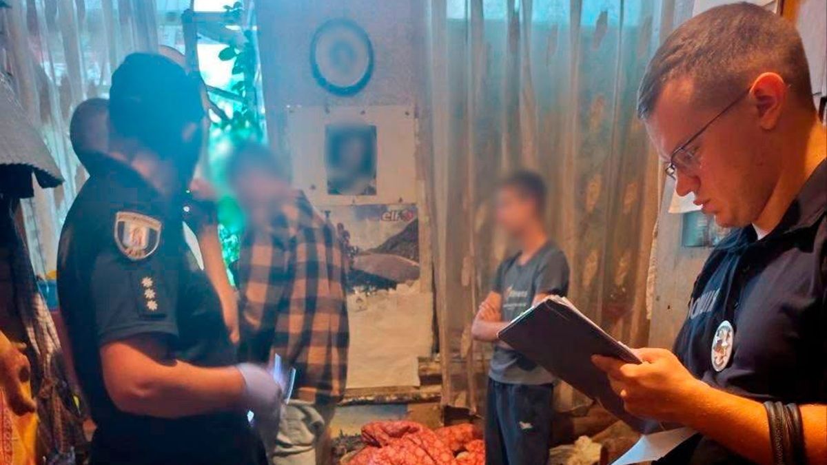 У Києві підлітки жорстоко побили безпритульних жінок 