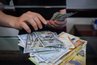 НБУ суттєво послабив валютні обмеження: що це означає для українців та бізнесу