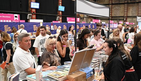 BestsellerFest: обгорілі книжки та пів мільйона для «Азову» 