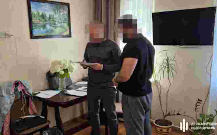 ДБР затримало начальника підрозділу поліції охорони Дніпропетровщини за побори зі 100 підлеглих