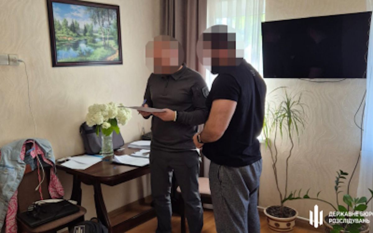 ДБР затримало начальника підрозділу поліції охорони Дніпропетровщини за побори зі 100 підлеглих