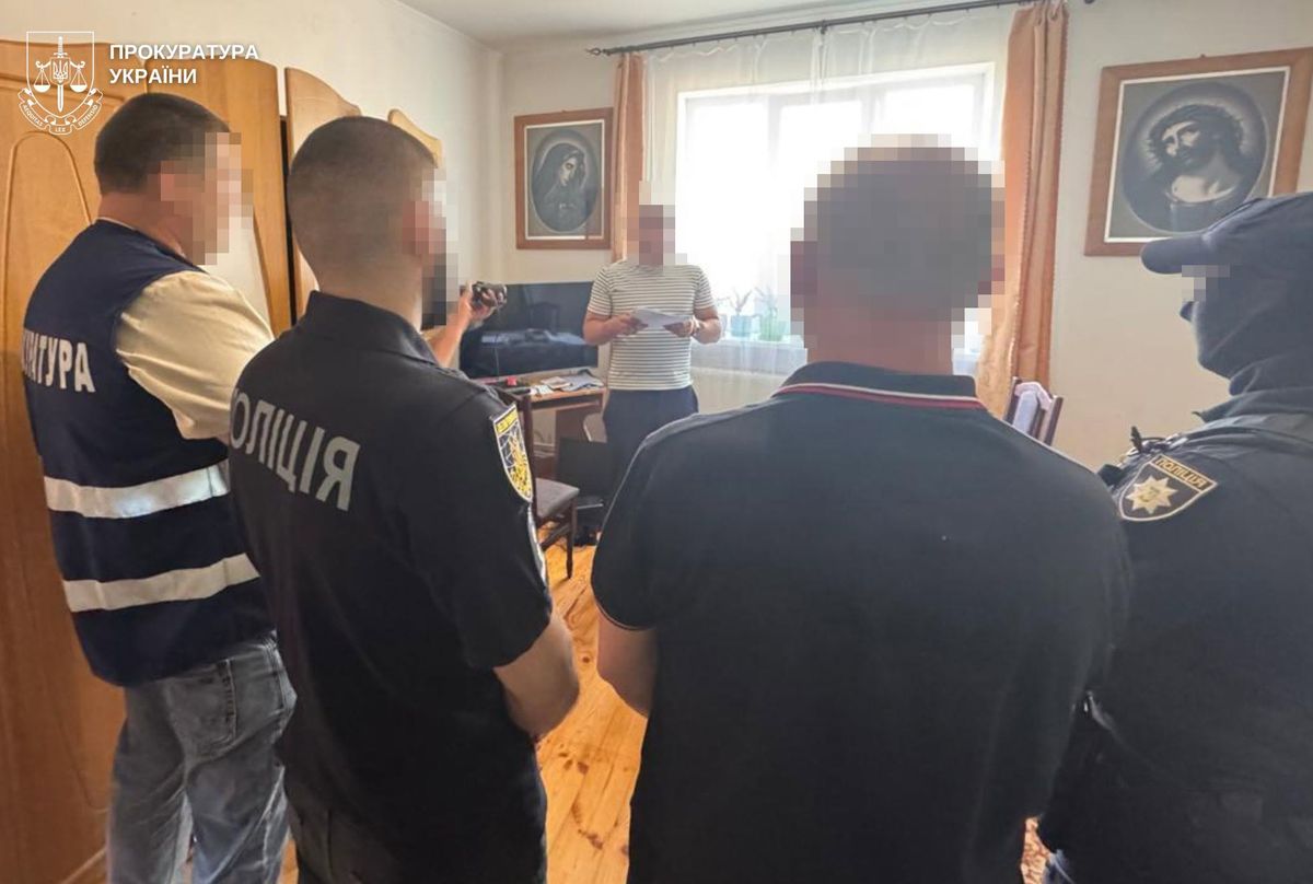 На Львівщині затримали прийомного батька за підозрою у зґвалтуванні 14-річної вихованки