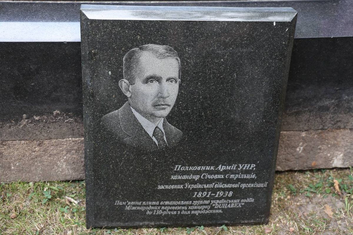Надгробок Євгена Коновальця відтепер зберігатимуть у його родинній садибі на Львівщині