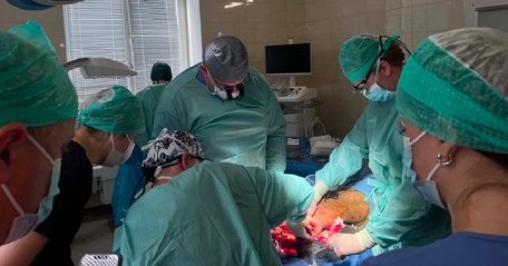 Без фантомного болю: у Львові італійські хірурги оперували захисників з ампутаціями