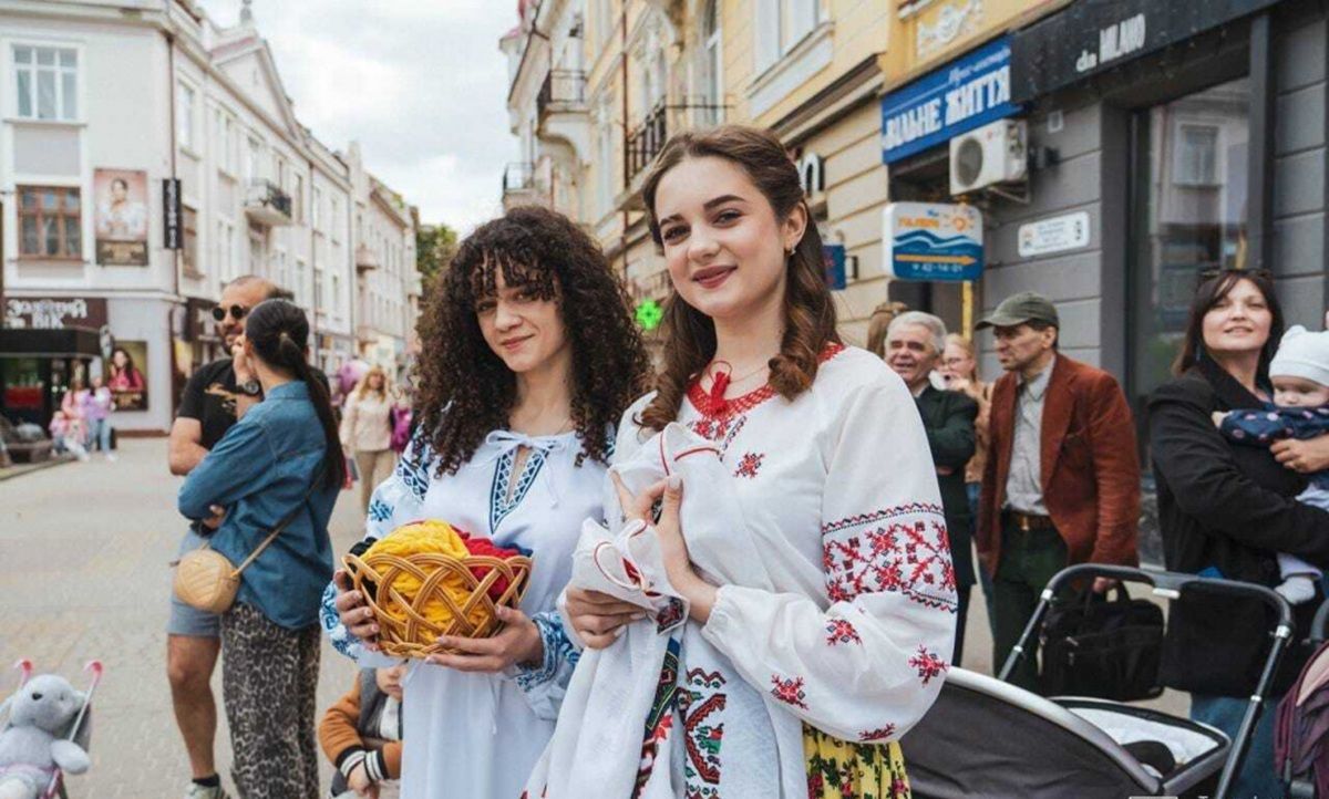 На День міста тернополяни у вишиванках їздитимуть безкоштовно у громадському транспорті 