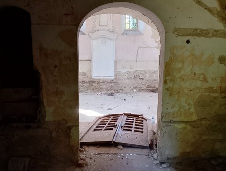 На Тернопільщині невідомі розбили двері та розкидали сміття в синагозі XVII ст.