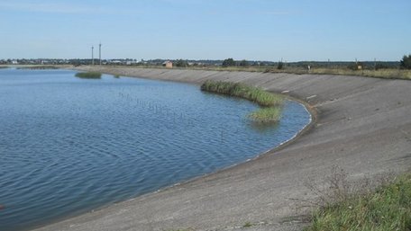 На Львівщині троє підлітків впали з 15-метрової вишки, один хлопець загинув