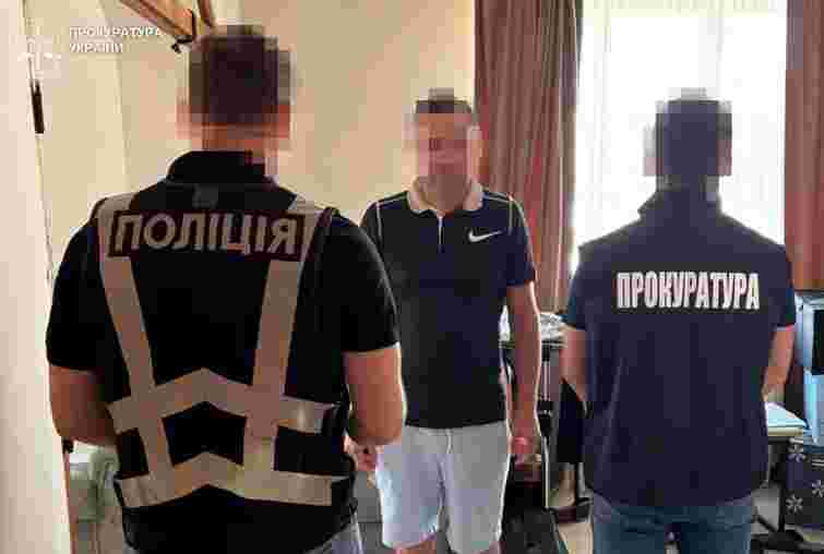 Експрацівник суду на Львівщині нелегально видобував мінеральну воду відомого бренду