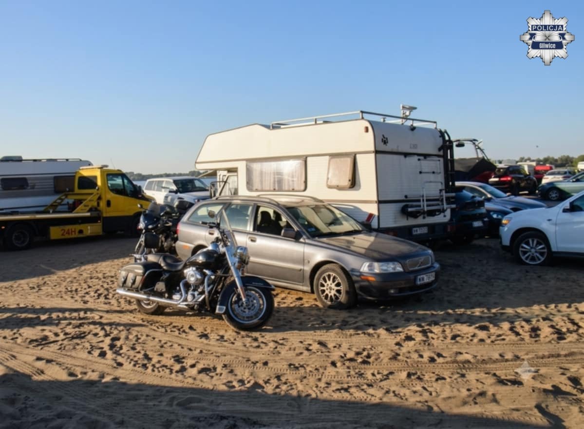 Фото поліції, пошкодженні автомобілі біля озера Дзержно-Дуже