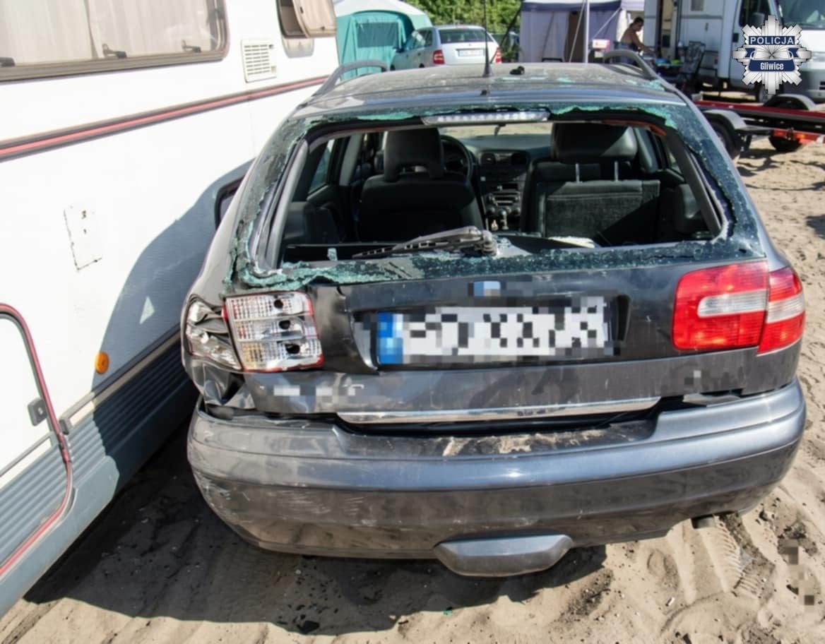 Фото поліції, пошкодженні автомобілі біля озера Дзержно-Дуже