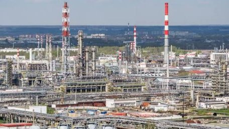 Дрони атакували один із найбільших НПЗ Росії
