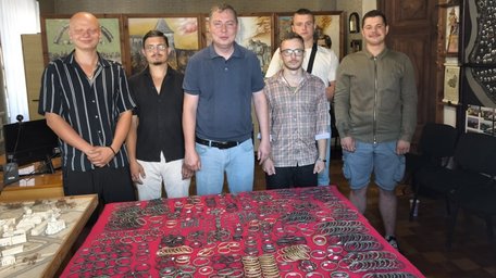 Браслети, хрестики та скроневі кільця: що у XIII ст. купляли середньовічні модниці Володимира
