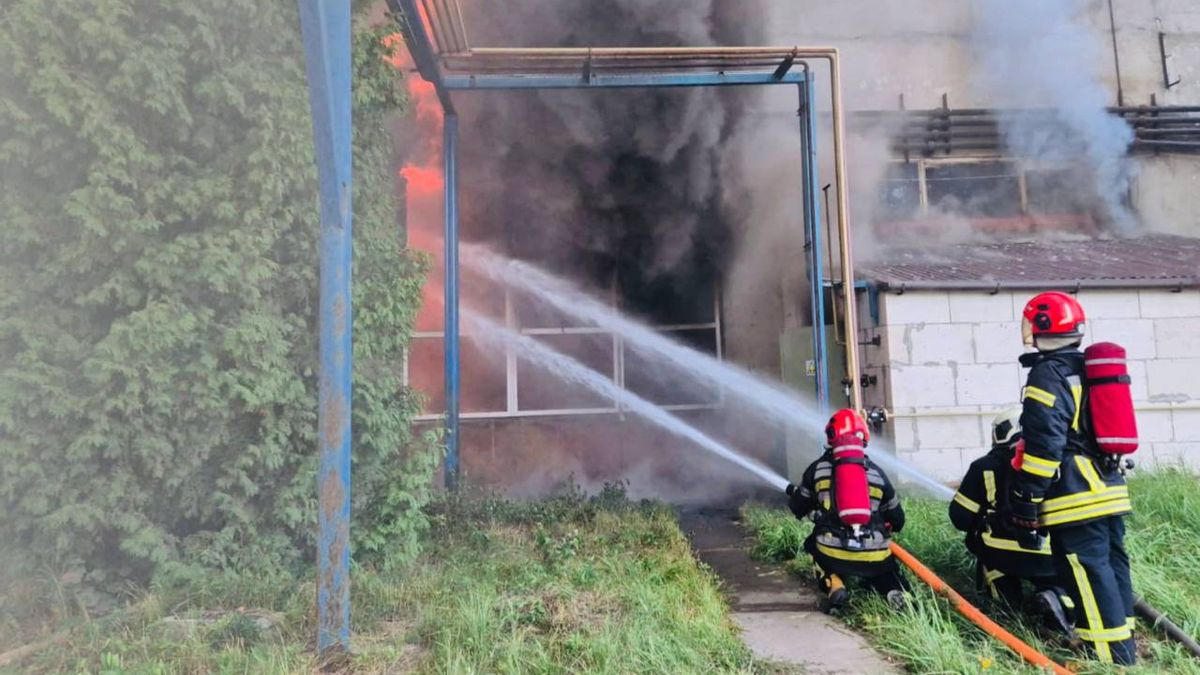 На складі заводу «Іскра» у Львові виникла пожежа