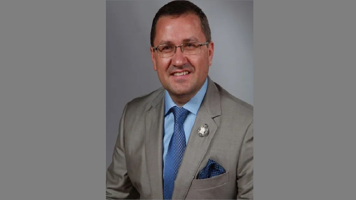 Журналісти викрили подвійне життя керівника офіцерського клубу ВКС Росії