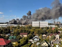 У передмісті Москви спалахнула масштабна пожежа на складі