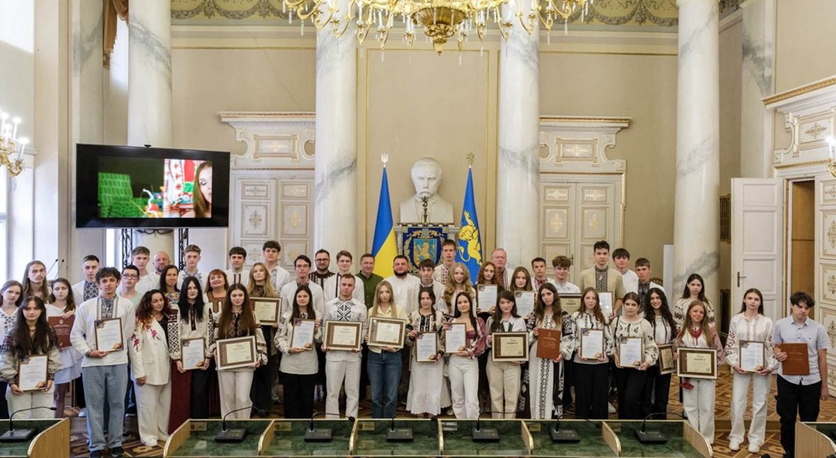 52 випускники Львівщини із найвищими балами НМТ отримали грошові премії