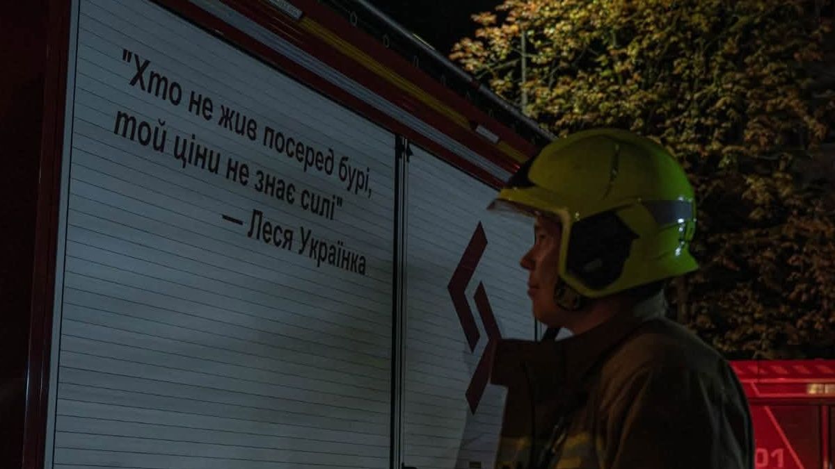 Через російську атаку у Києві пошкоджена багатоповерхівка, у Харкові загинула людина