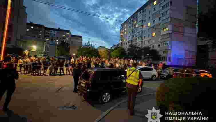 У Тернополі місцеві мешканці напали на працівників ТЦК та пошкодили їхнє авто