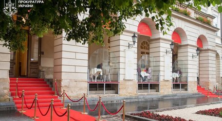 Прокуратура вимагає розірвати договір оренди приміщень, де працює Grand Cafe Leopolis