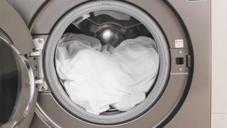 Достатньо кількох крапель: як повернути білизну одягу