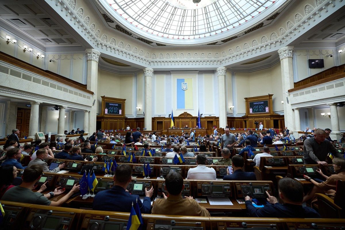 Депутати пояснили, чому майже перестали голосувати «проти» у Раді